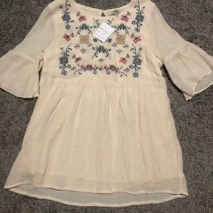 Bouquet embroidered top